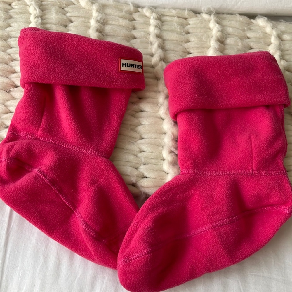 HUNTER. Mid size socks in hot pink. Size medium